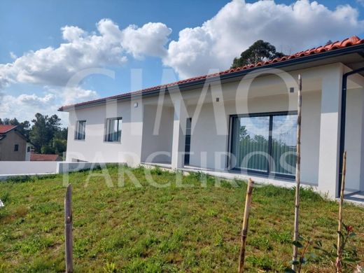 منزل ﻓﻲ Oliveira do Bairro, Distrito de Aveiro