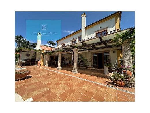 Dom jednorodzinny w Charneca de Caparica, Almada