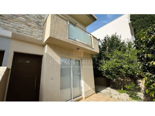 Villa multifamiliale à Germasógeia, Limassol District