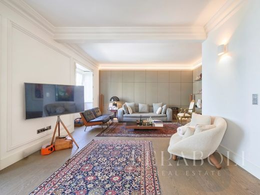 Apartment / Etagenwohnung in Santo António, Lisbon