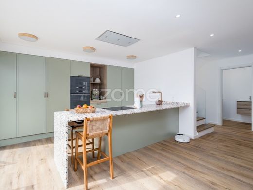 Luxury home in Charneca de Caparica, Almada