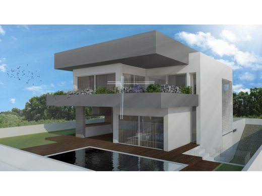 Detached House in Charneca de Caparica, Almada