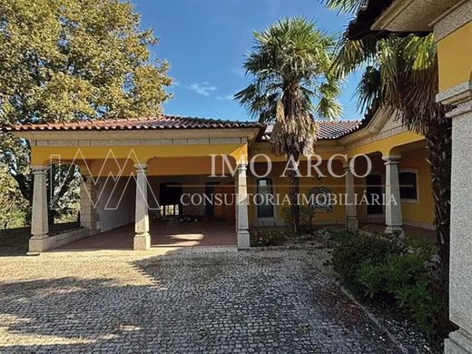 Vrijstaand huis in Lousada, Distrito do Porto