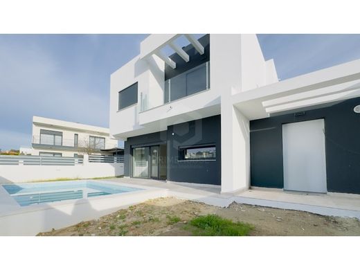 Casa Geminada - Charneca de Caparica, Almada