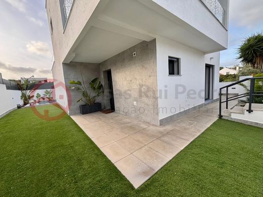 Luxury home in Charneca de Caparica, Almada