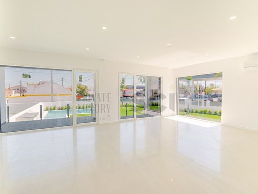 Luksusowy dom w Charneca de Caparica, Almada