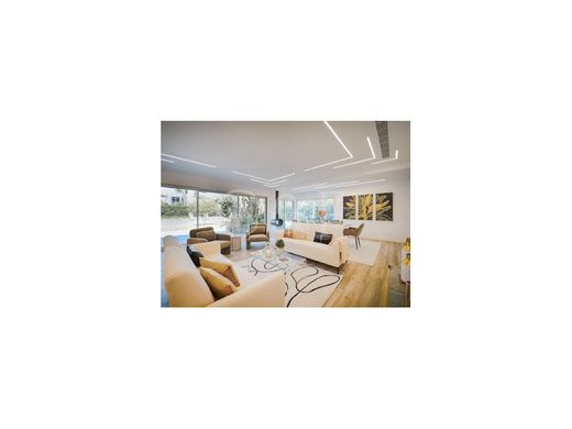 Luksusowy dom w Charneca de Caparica, Almada