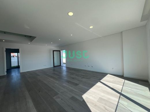 فيلا شبه مستقلة ﻓﻲ Seixal, Distrito de Setúbal