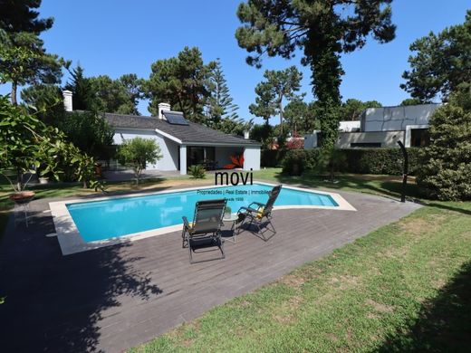 Luxury home in Aroeira, Almada