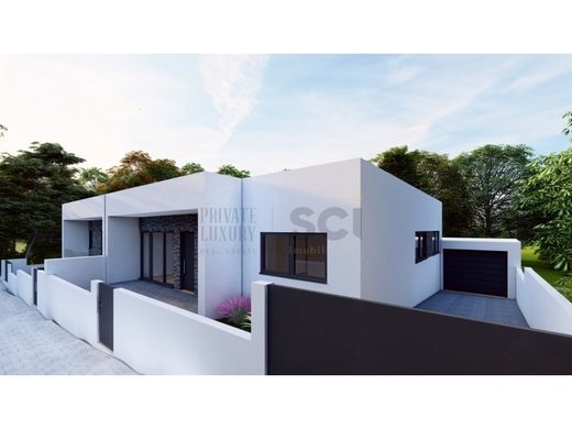Luxury home in Charneca de Caparica, Almada