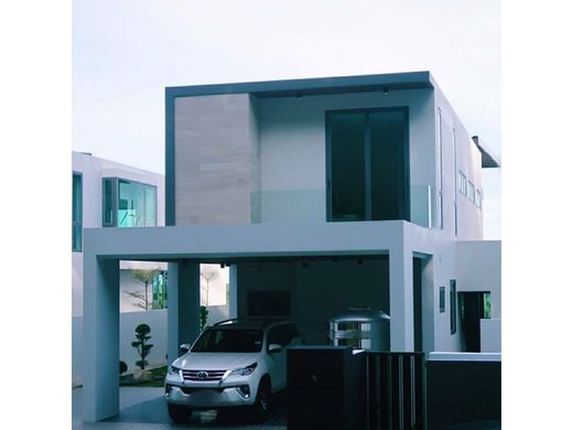 Maison individuelle à Mentiri, Daerah Brunei dan Muara