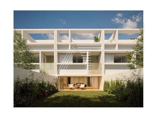 Semidetached House in Alcântara, Almada