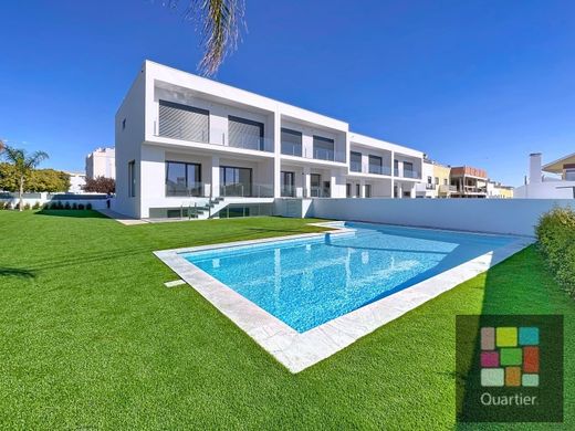 Maison de luxe à Charneca de Caparica, Almada