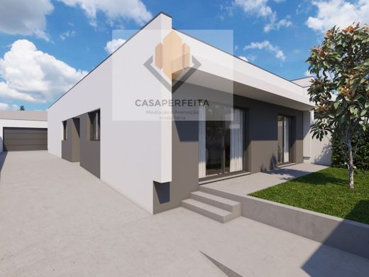 منزل ﻓﻲ Santa Maria da Feira, Distrito de Aveiro