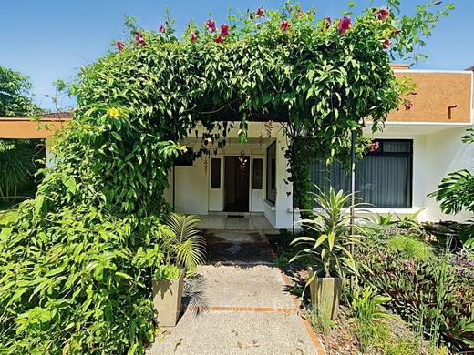 Luxury home in Belén, Carrillo