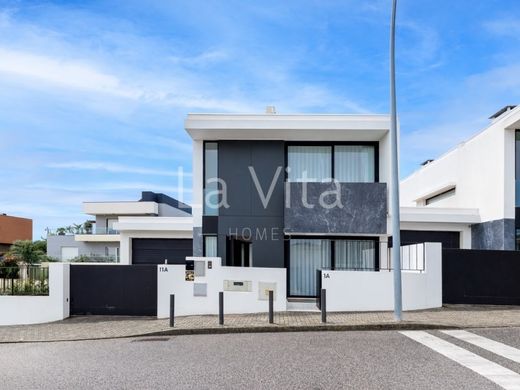Villa Plurifamiliare a Oeiras, Lisbona
