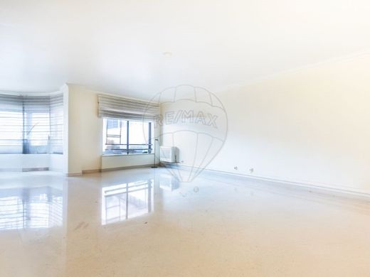 Apartment / Etagenwohnung in São Domingos de Benfica, Lisbon