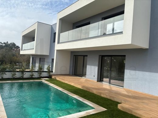 فيلا شبه مستقلة ﻓﻲ Cascais, Distrito de Lisboa