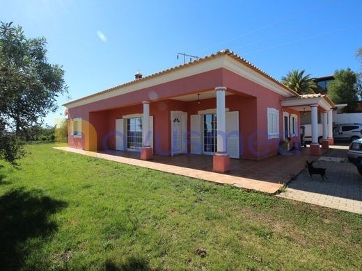 Einfamilienhaus in Silves, Distrito de Faro
