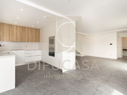 Chalet Pareado en Seixal, Setúbal