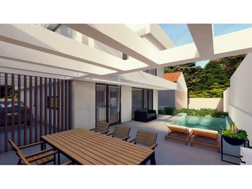 Dom jednorodzinny w Charneca de Caparica, Almada