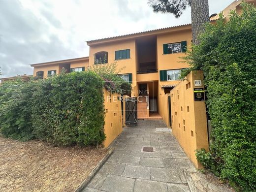 Apartment in Charneca de Caparica, Almada