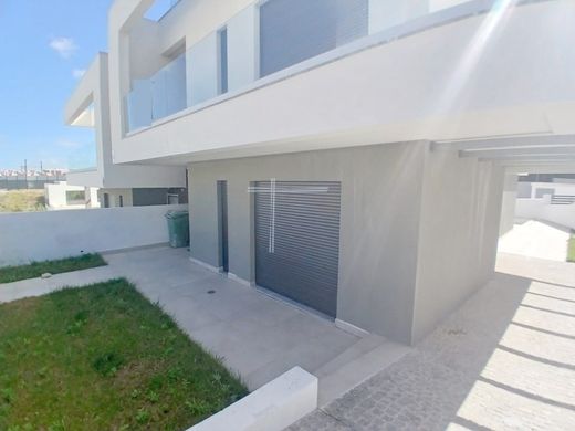 Semidetached House in Charneca de Caparica, Almada