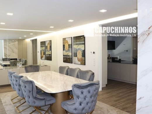 Casa Unifamiliare a Aroeira, Almada