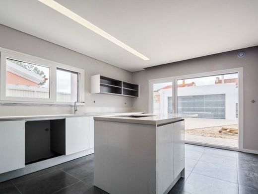 Vrijstaand huis in Setúbal, Distrito de Setúbal