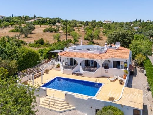 Villa a Faro, Distrito de Faro