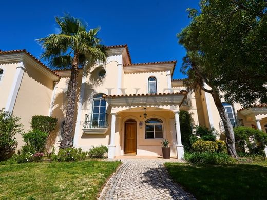 Элитный дом, Лола, Loulé