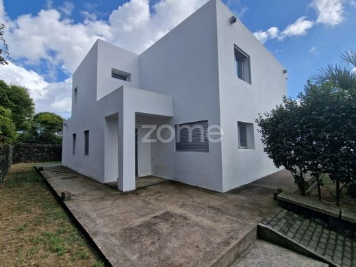 Ponta Delgada, Azoresの高級住宅