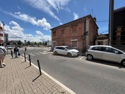 Land in Amadora, Lisbon