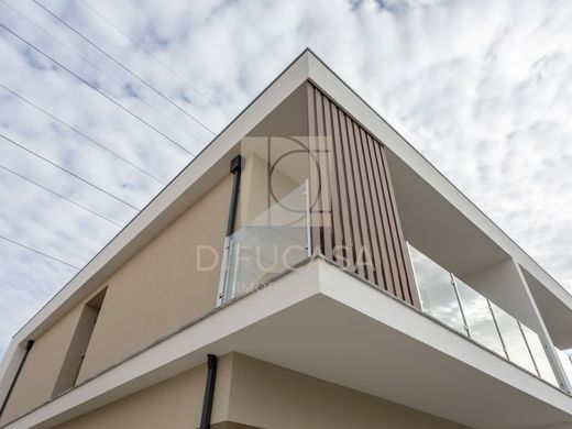 Semidetached House in Seixal, Distrito de Setúbal