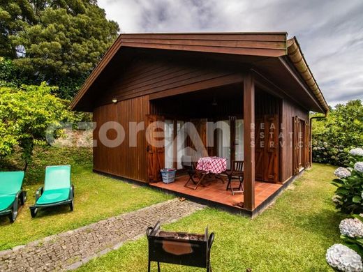 Casa di lusso a Vila Franca do Campo, Azores