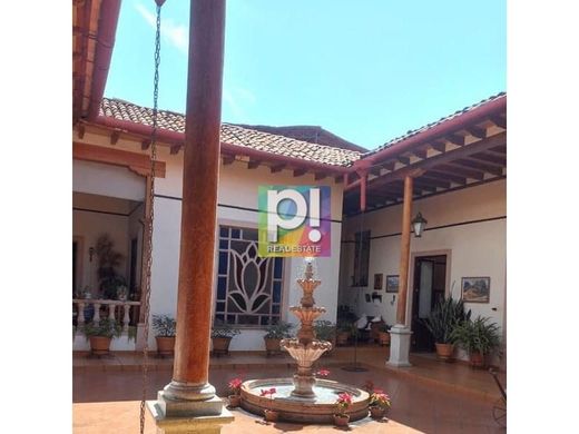 Casa de lujo en Uruapan, Estado de Michoacán de Ocampo