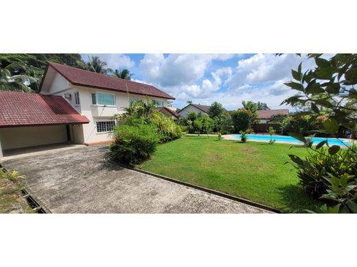 Casa en Kampong Gadong, Daerah Brunei dan Muara