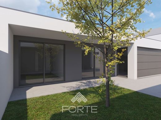 Luxus-Haus in Santa Maria da Feira, Distrito de Aveiro