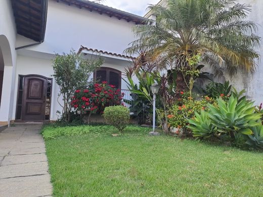 Mansão / Palacete - Pindamonhangaba, São Paulo