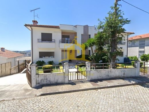 Twee-onder-een-kapwoning in Braga, Distrito de Braga