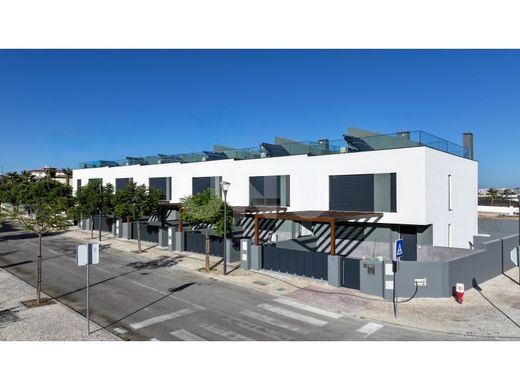 Συγκρότημα ανεξάρτητων κατοικιών σε Faro, Distrito de Faro