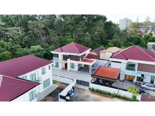 Detached House in Mentiri, Daerah Brunei dan Muara