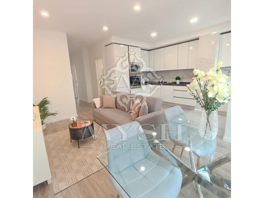 Apartment / Etagenwohnung in Benfica, Lisbon