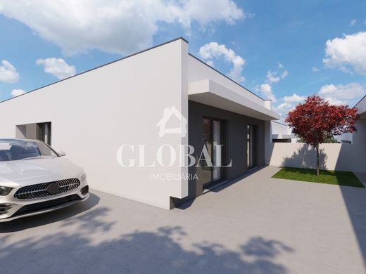 Villa multifamiliale à Santa Maria da Feira, Distrito de Aveiro