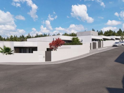 Twee-onder-een-kapwoning in Santa Maria da Feira, Distrito de Aveiro