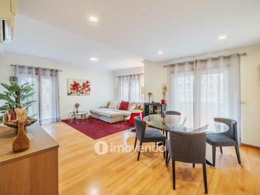 Apartment / Etagenwohnung in Odivelas, Lissabon