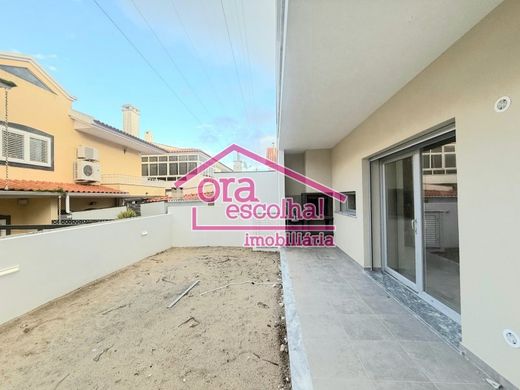 Semidetached House in Seixal, Distrito de Setúbal