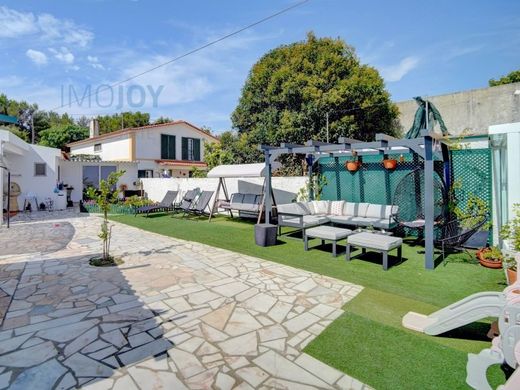 Villa Plurifamiliare a Sintra, Lisbona