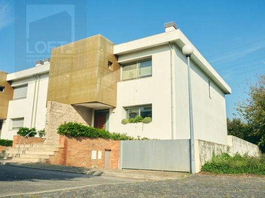 Mehrfamilienhaus in Trofa, Distrito do Porto