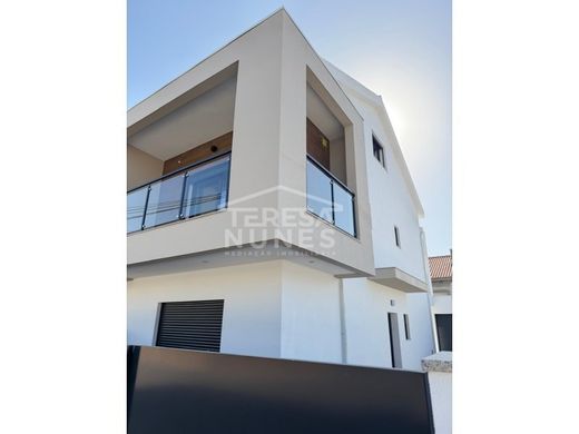 Semidetached House in Sesimbra, Distrito de Setúbal